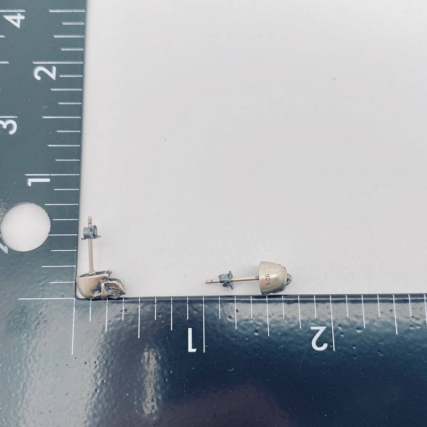 S925 Sterling Silver Gothic Skull Stud Earrings: 1 pair