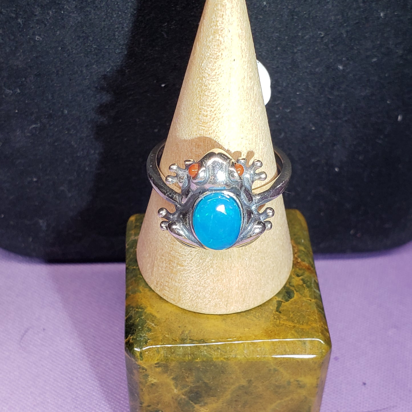 Faceted Blue Opal Frog with Nanhong Agate Eyes Ring