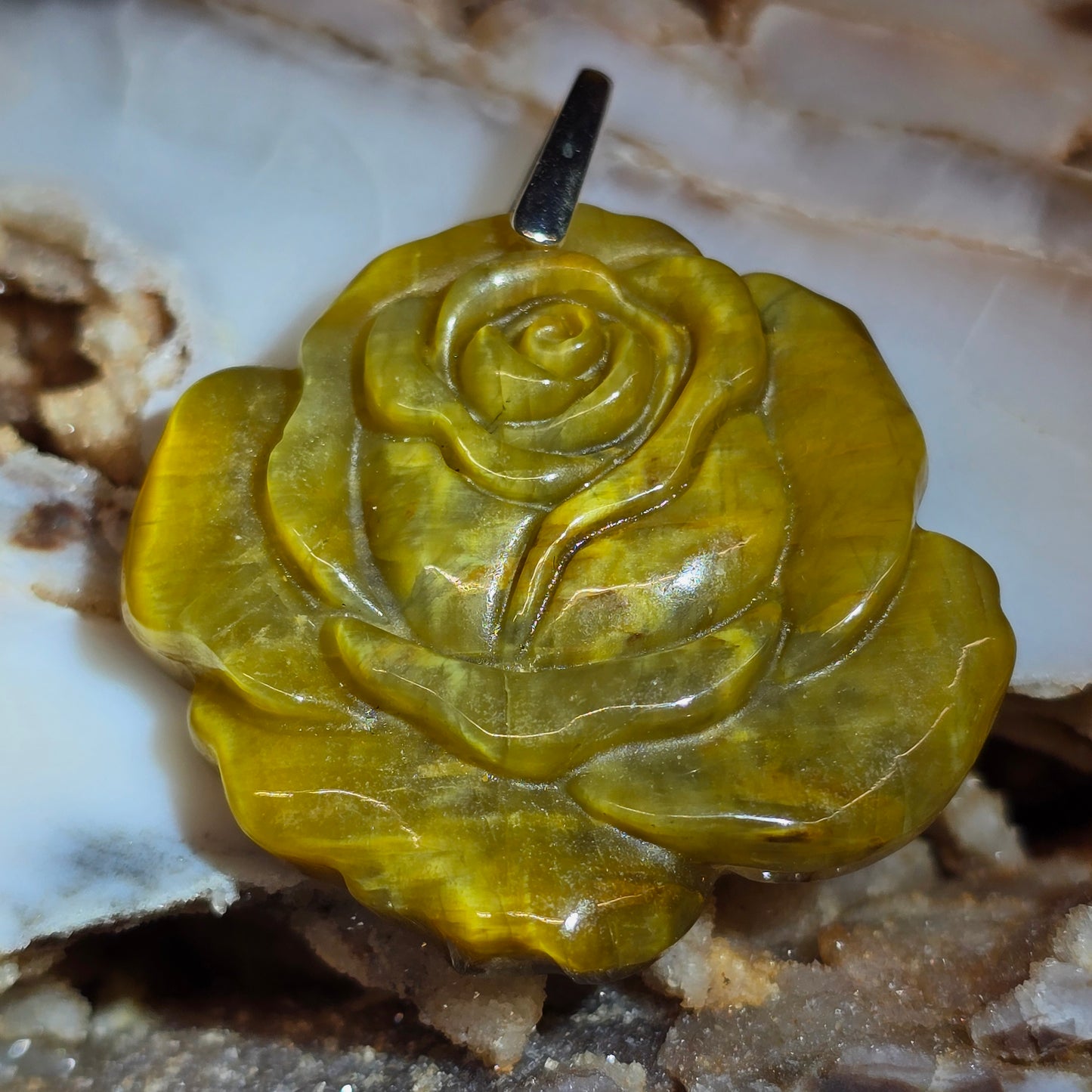 Grisy Rose Carving Pendant