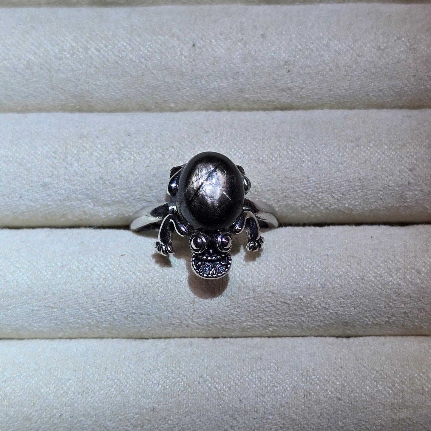 Camila Hypersthene Money Frog