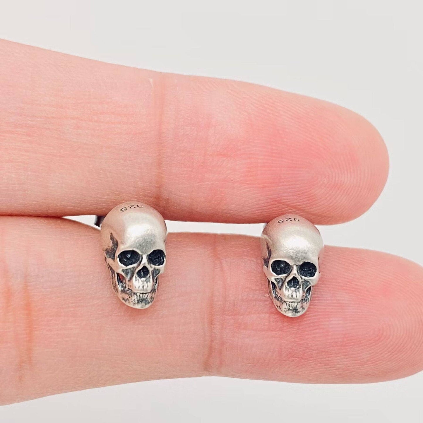 S925 Sterling Silver Gothic Skull Stud Earrings: 1 pair