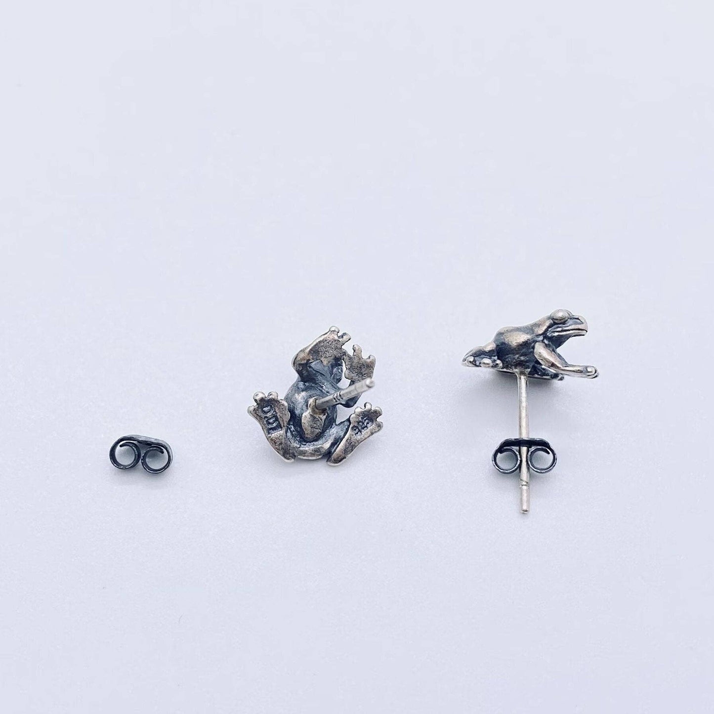 S925 Sterling Silver Vintage Frog Ear Studs: 1 pair