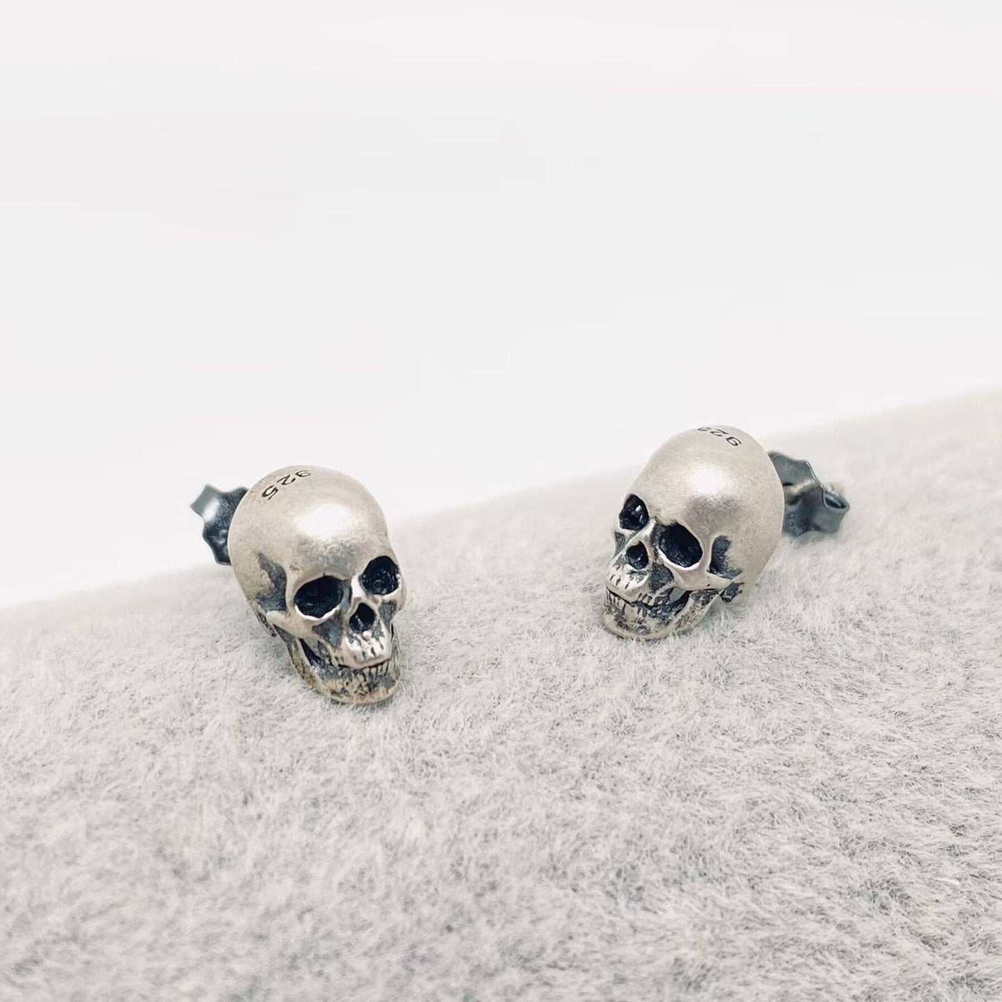 S925 Sterling Silver Gothic Skull Stud Earrings: 1 pair