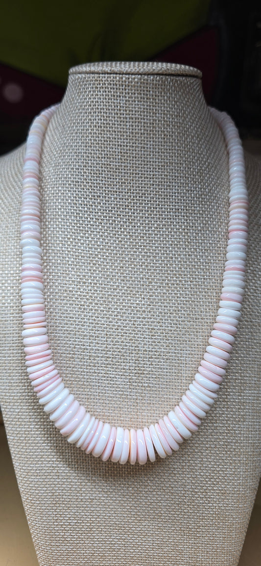Queen Conch Graduated Necklace